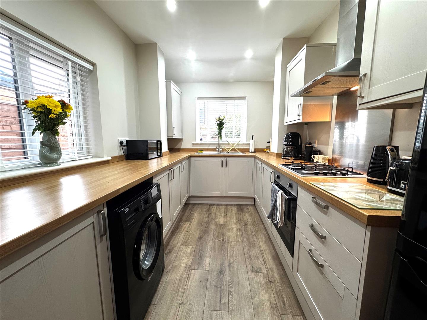 2 Bedroom House To Buy image 8